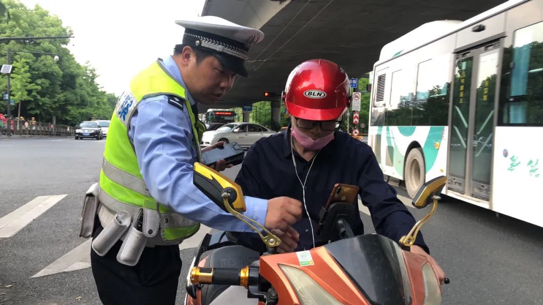 杭州交警最新動態(tài)，探討與觀點(diǎn)分析